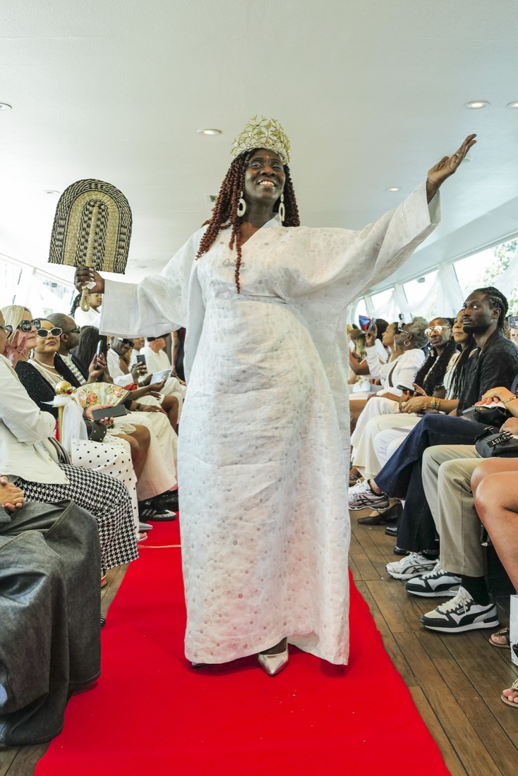 Tenue de cérémonie blanche au défilé Fashion Week Africa